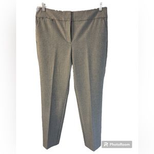 Loft Outlet size 10 women’s dress pants. EUC black and white.  On smoking home.